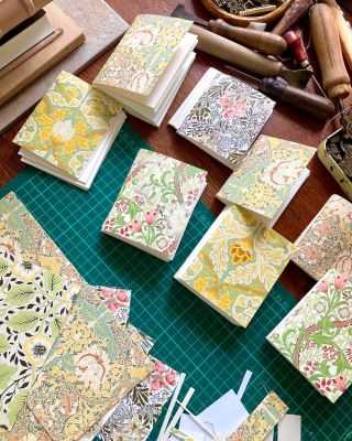 I don't like wasting things, so I decided to turn these little pieces into small notebooks. It's such a joy!...